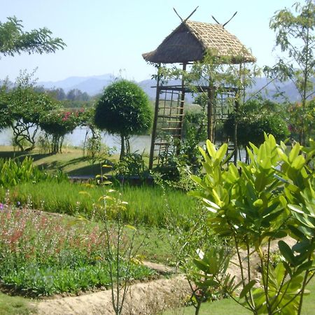 Maekok River Village Resort Mae Ai Exterior foto