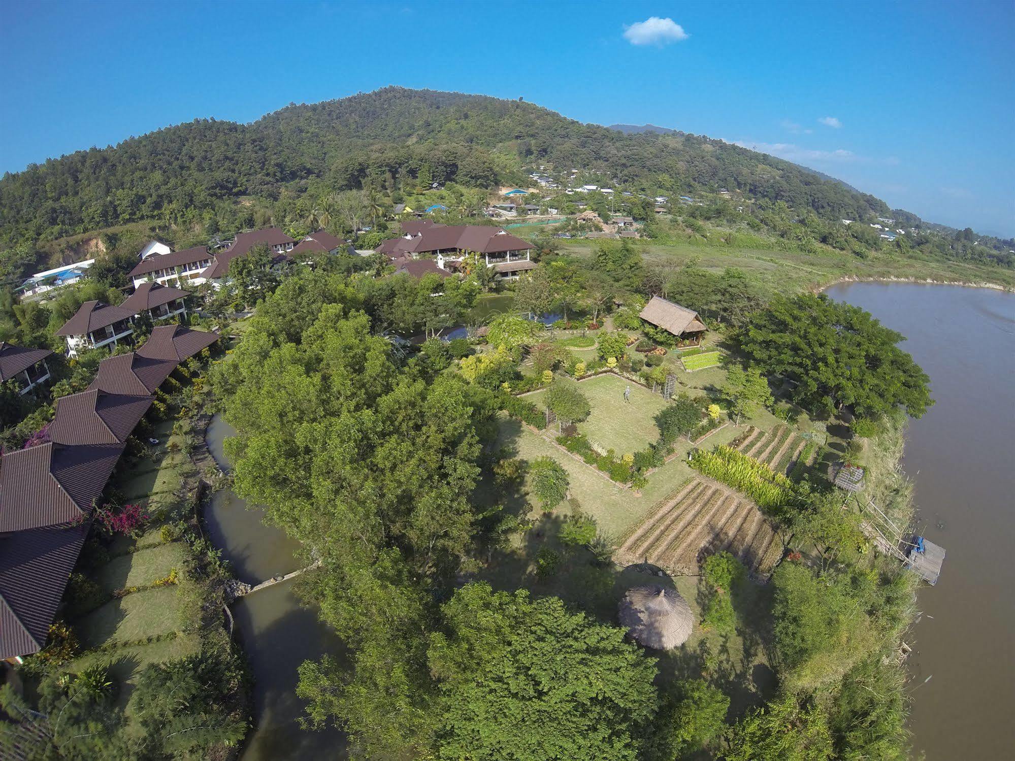 Maekok River Village Resort Mae Ai Exterior foto